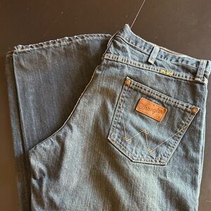 Wrangler Men's Classic Indigo Straight Jeans